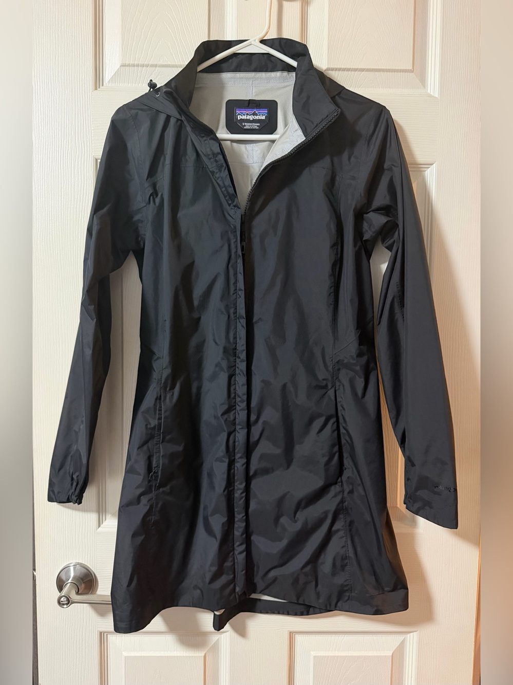 Patagonia Women's Torrentshell 3L Rain Parka - Picture 4 of 11
